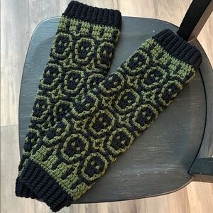 Skull crochet leg warmers